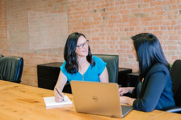 HR consultant advising a business team
